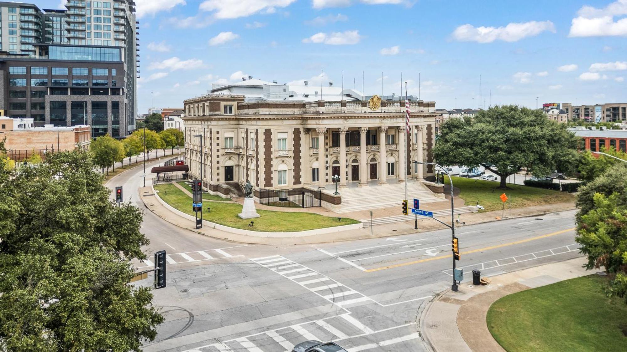 Farmers Market Apartment, Just Right In Downtown Tx Perfect Place Apartment *