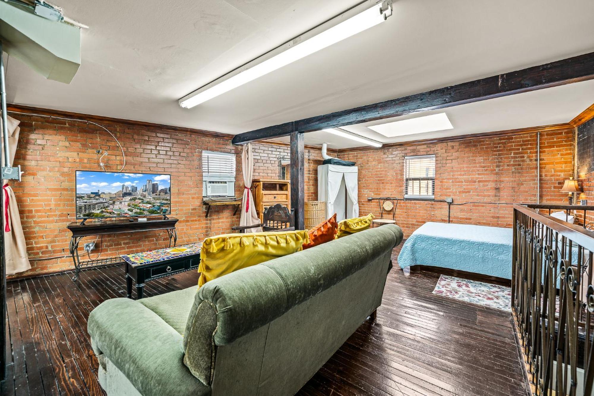 Apartment Farmers Market Apartment, Just Right In Downtown Tx Perfect Place *