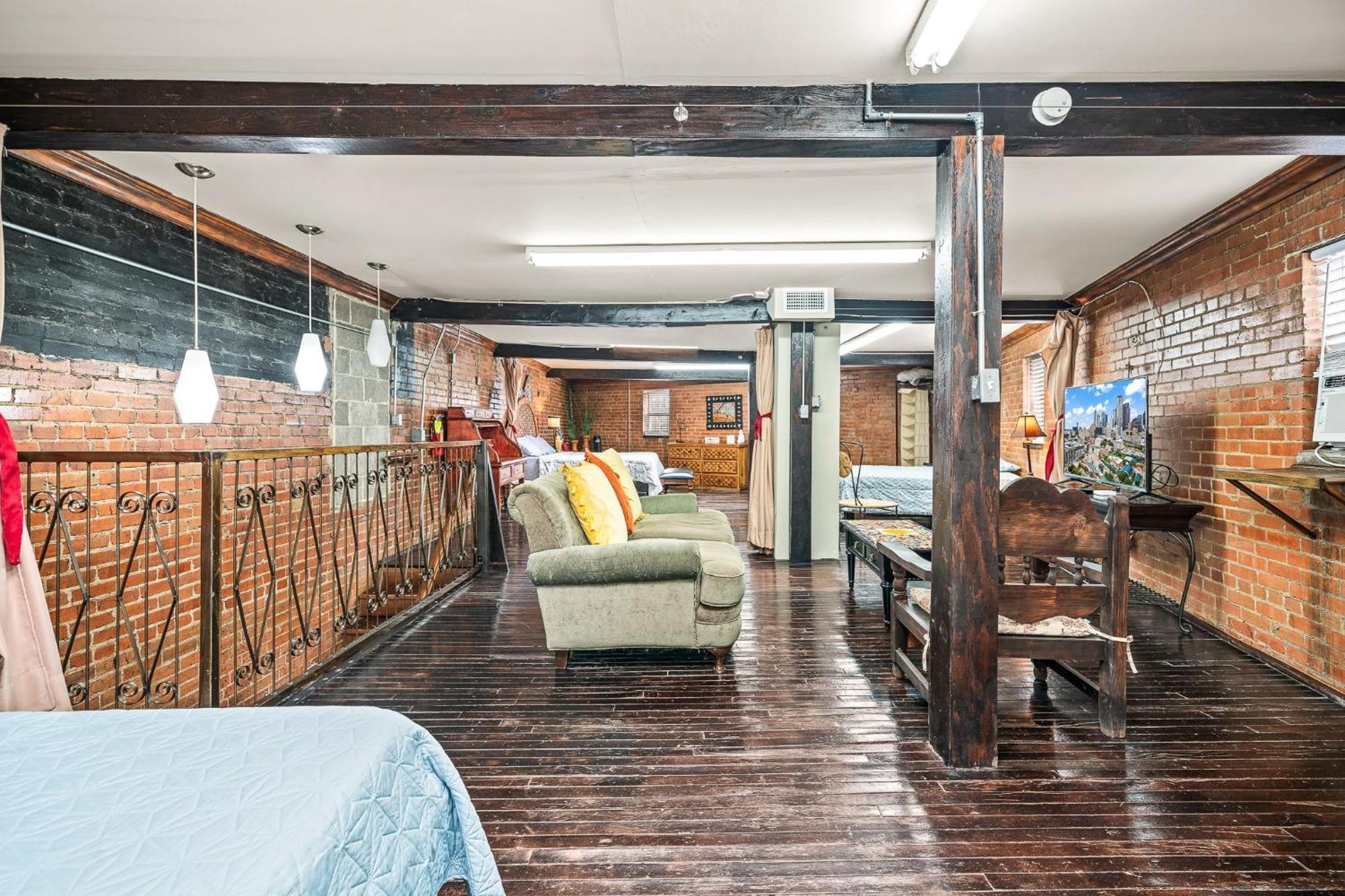 Farmers Market Apartment, Just Right In Downtown Tx Perfect Place Apartment *