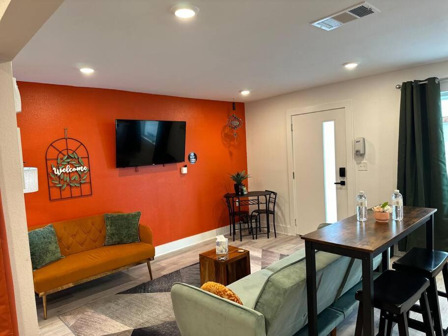 Luxury In Dtw/free Parking