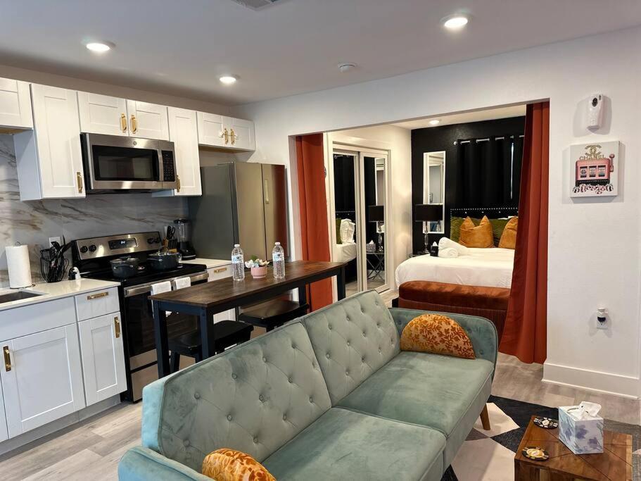 Luxury In Dtw/free Parking Apartment *