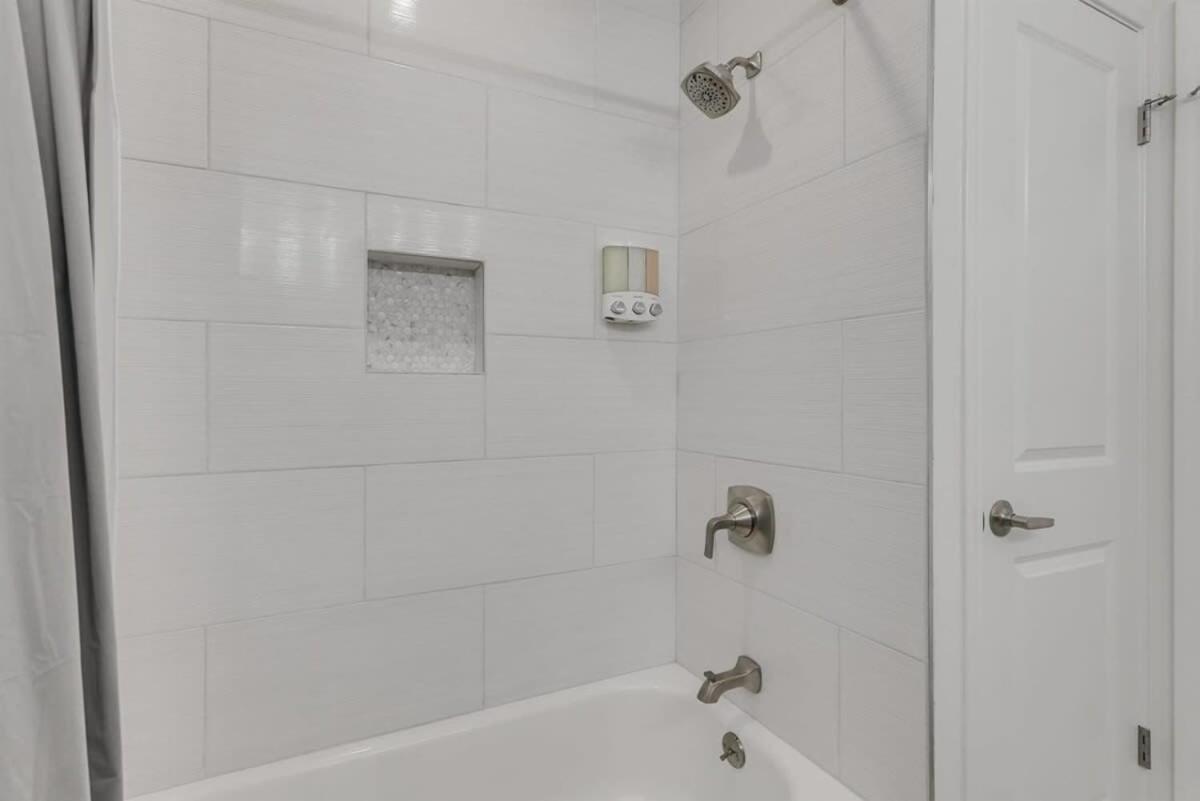 Luxury With 5 Bedrooms And Private Pool Holiday home Dallas