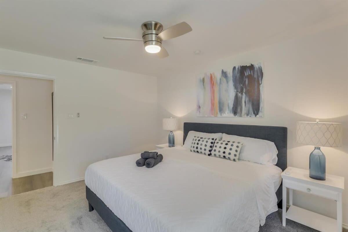 Luxury With 5 Bedrooms And Private Pool Dallas