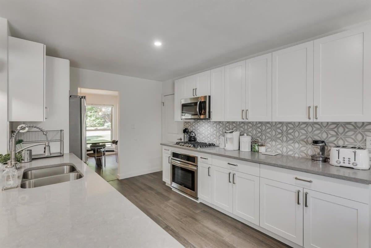 Luxury With 5 Bedrooms And Private Pool Holiday home Dallas