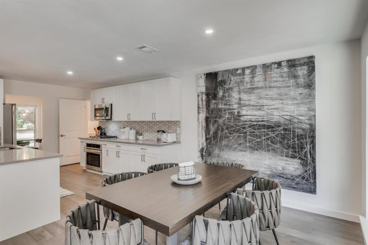 Luxury With 5 Bedrooms And Private Pool *