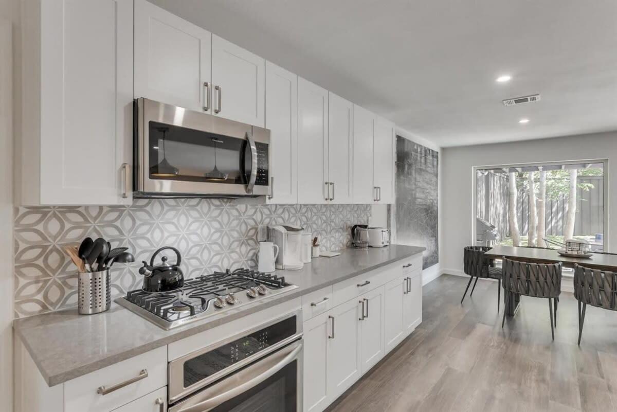 Luxury With 5 Bedrooms And Private Pool Dallas