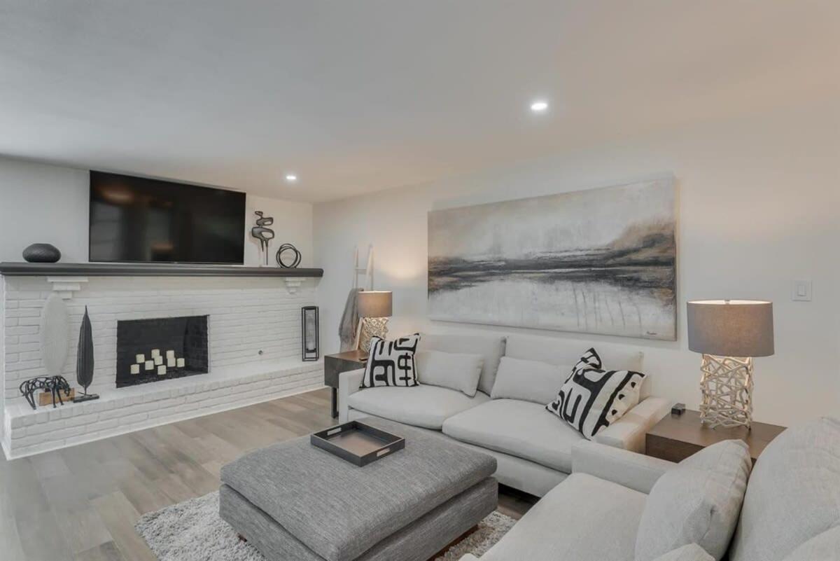 Luxury With 5 Bedrooms And Private Pool Holiday home Dallas