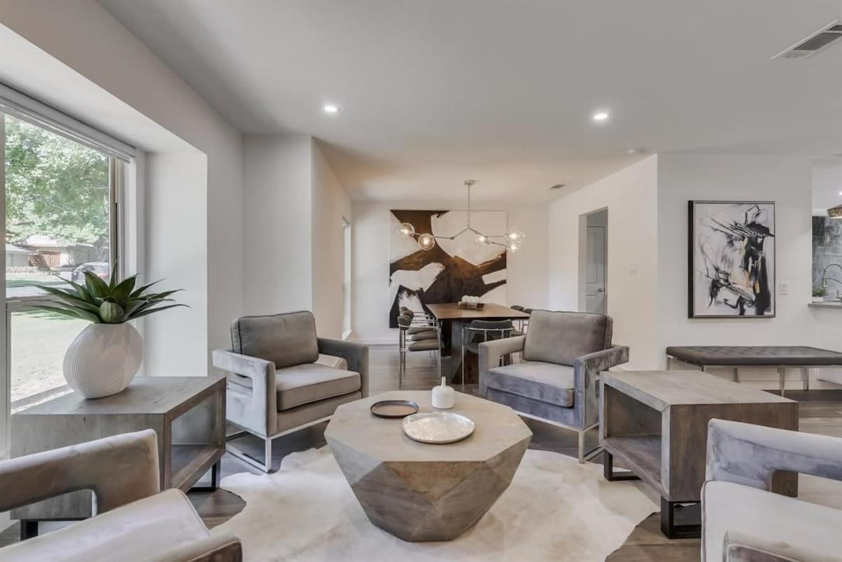 Luxury With 5 Bedrooms And Private Pool Holiday home Dallas