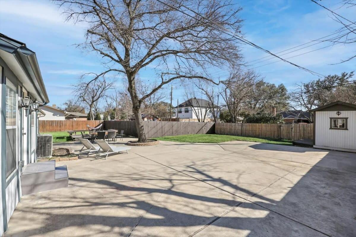 Stunning W Beautiful Yard Big Groups Holiday home