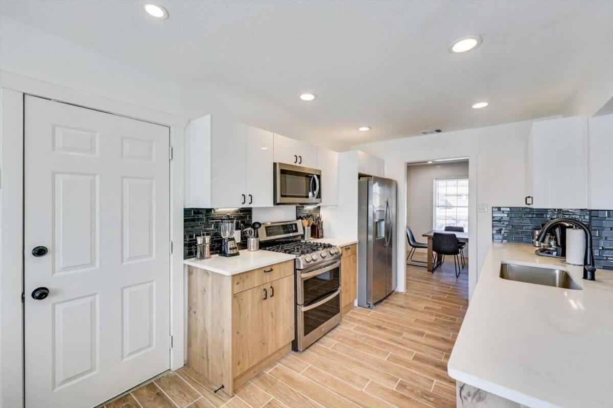 Stunning W Beautiful Yard Big Groups Holiday home Dallas