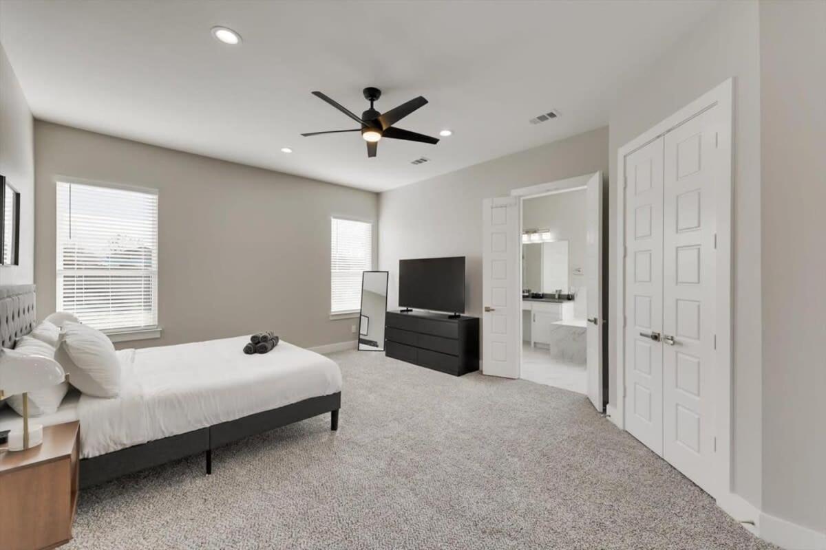 Modern And Spacious High End Near Downtown
