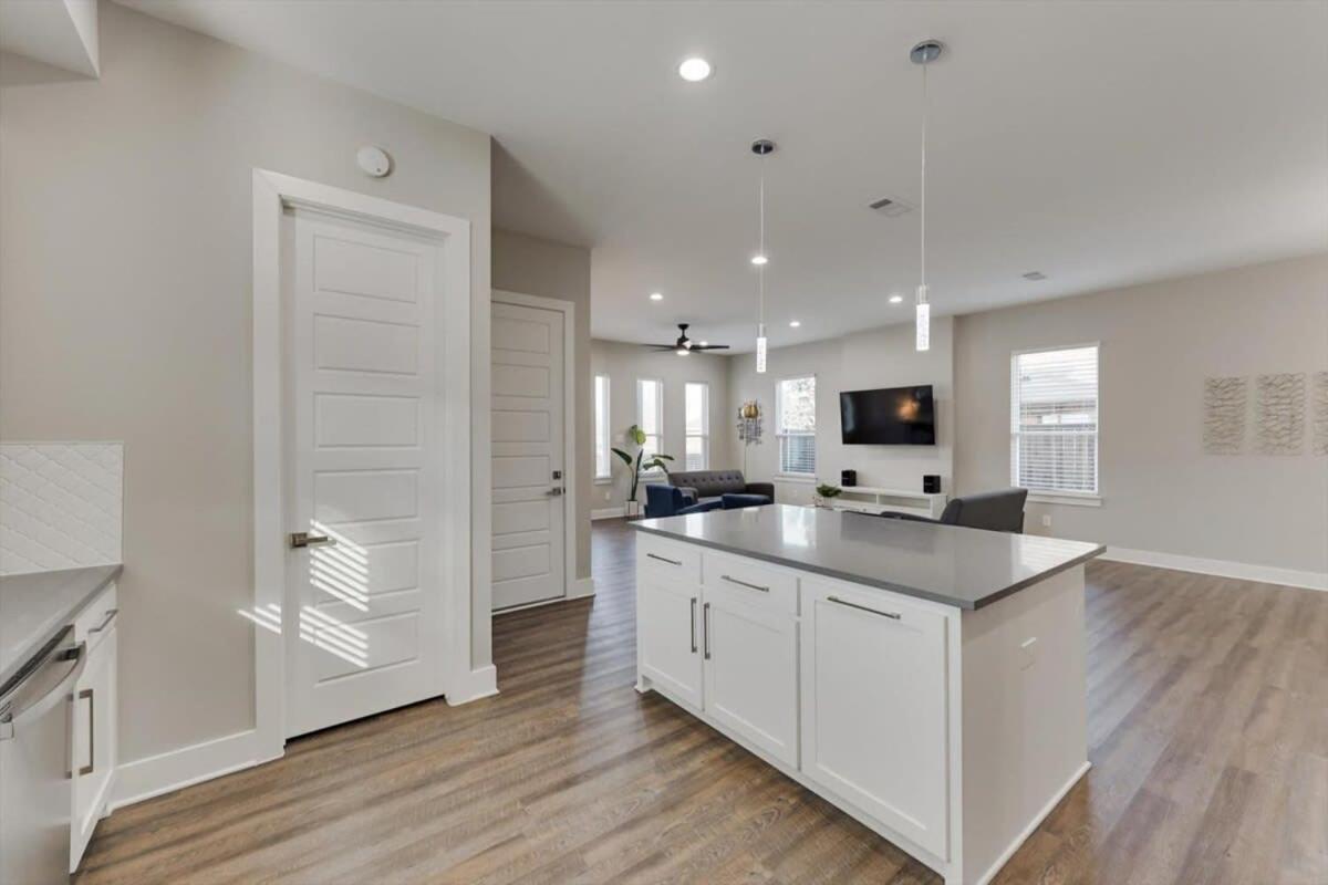 Holiday home Modern And Spacious High End Near Downtown Dallas