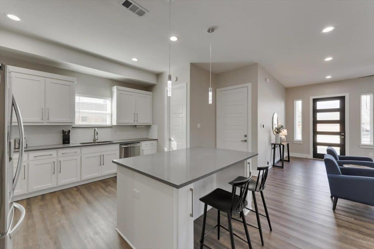 Holiday home Modern And Spacious High End Near Downtown
