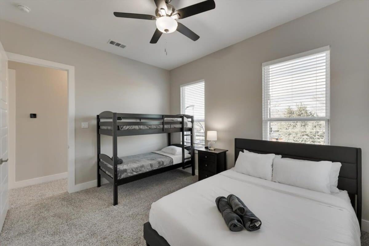Modern And Spacious High End Near Downtown Holiday home *