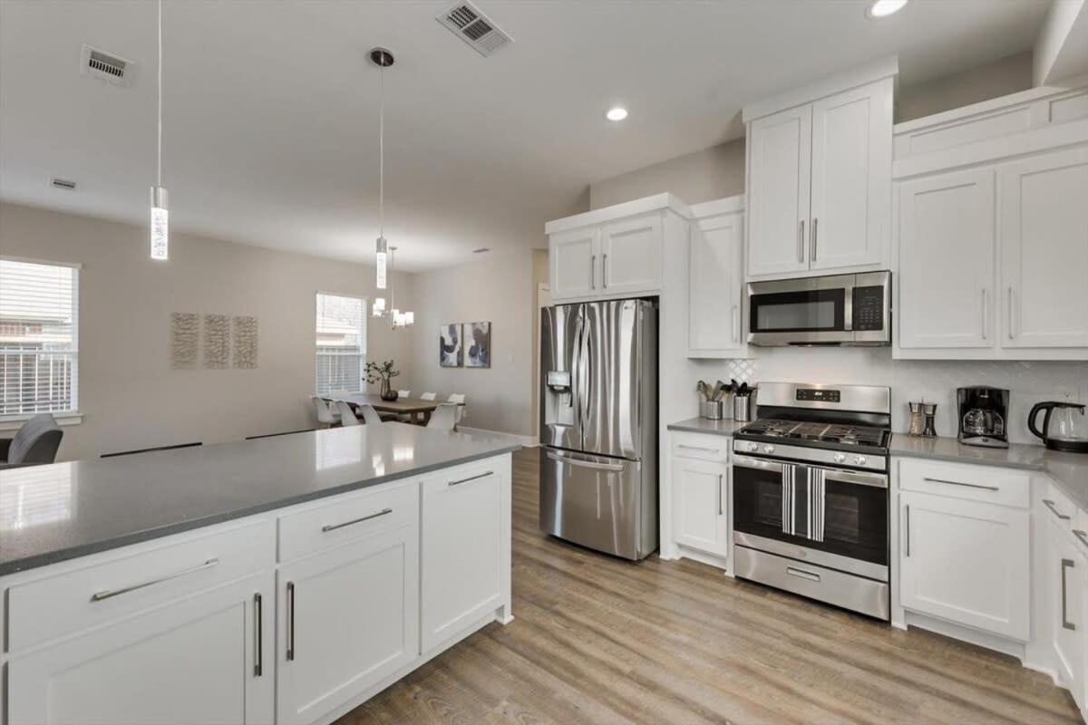 Holiday home Modern And Spacious High End Near Downtown *