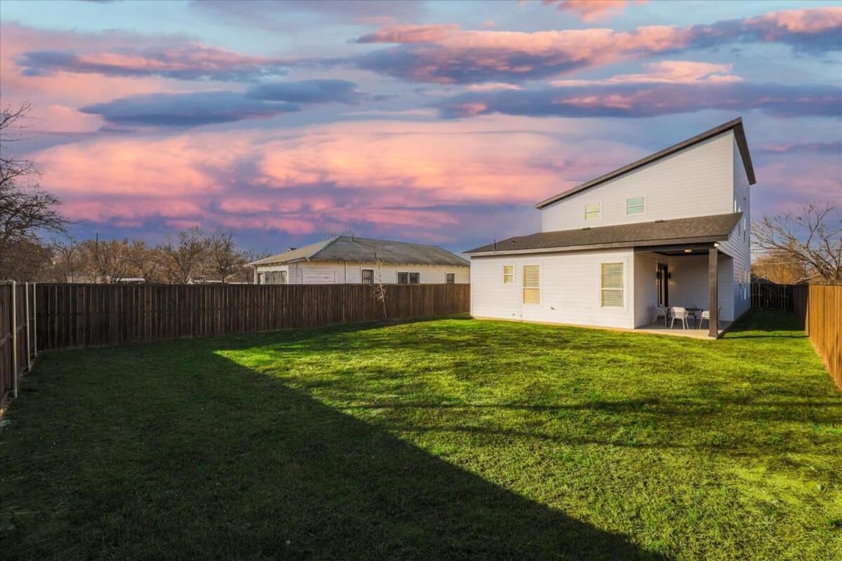Modern And Spacious High End Near Downtown Holiday home Dallas