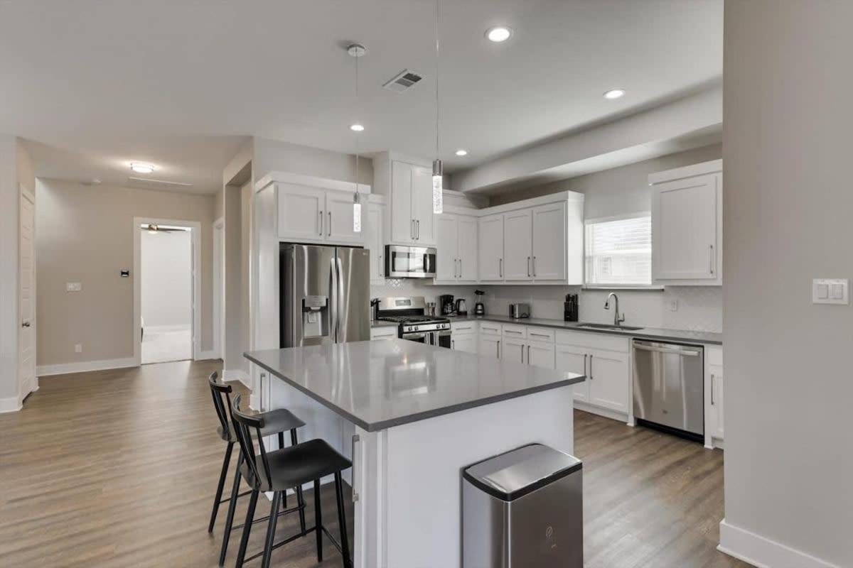 Modern And Spacious High End Near Downtown Holiday home Dallas