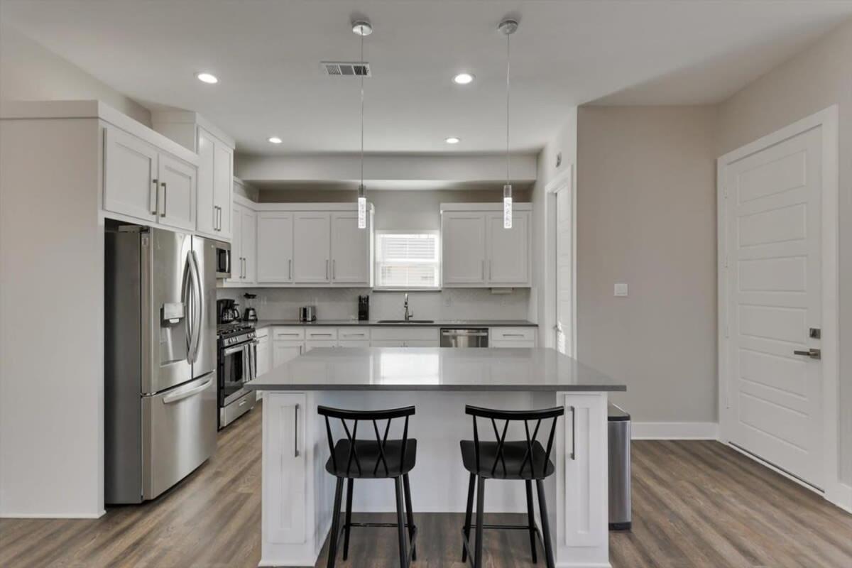 Modern And Spacious High End Near Downtown Dallas