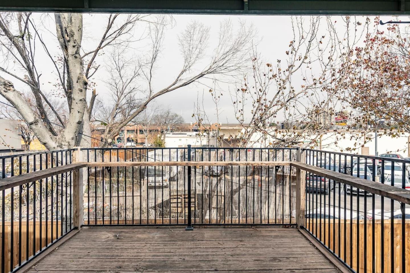 Charming 4br Duplex In Oak Lawn Private Backyard Holiday home *