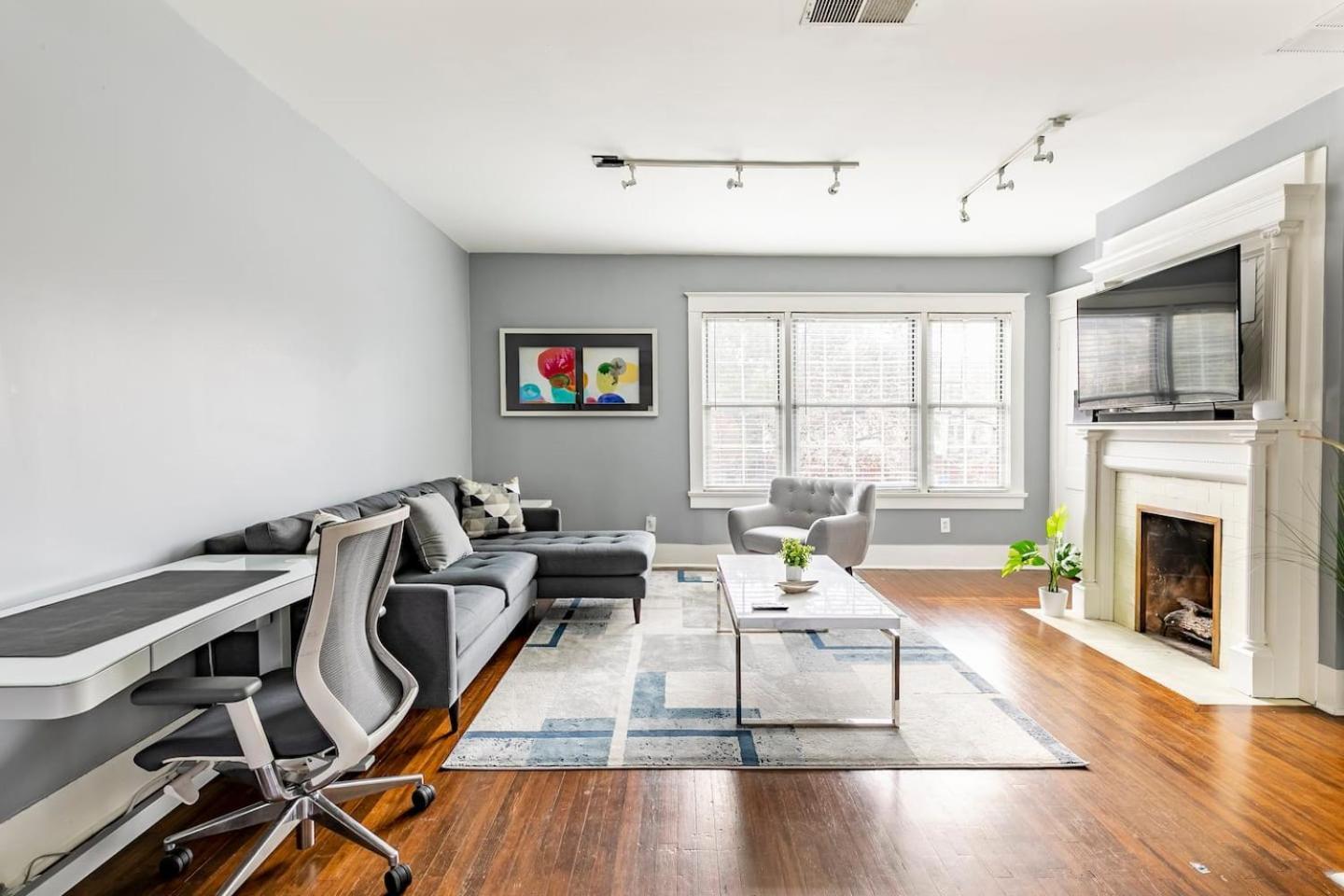 Charming 4br Duplex In Oak Lawn Private Backyard *