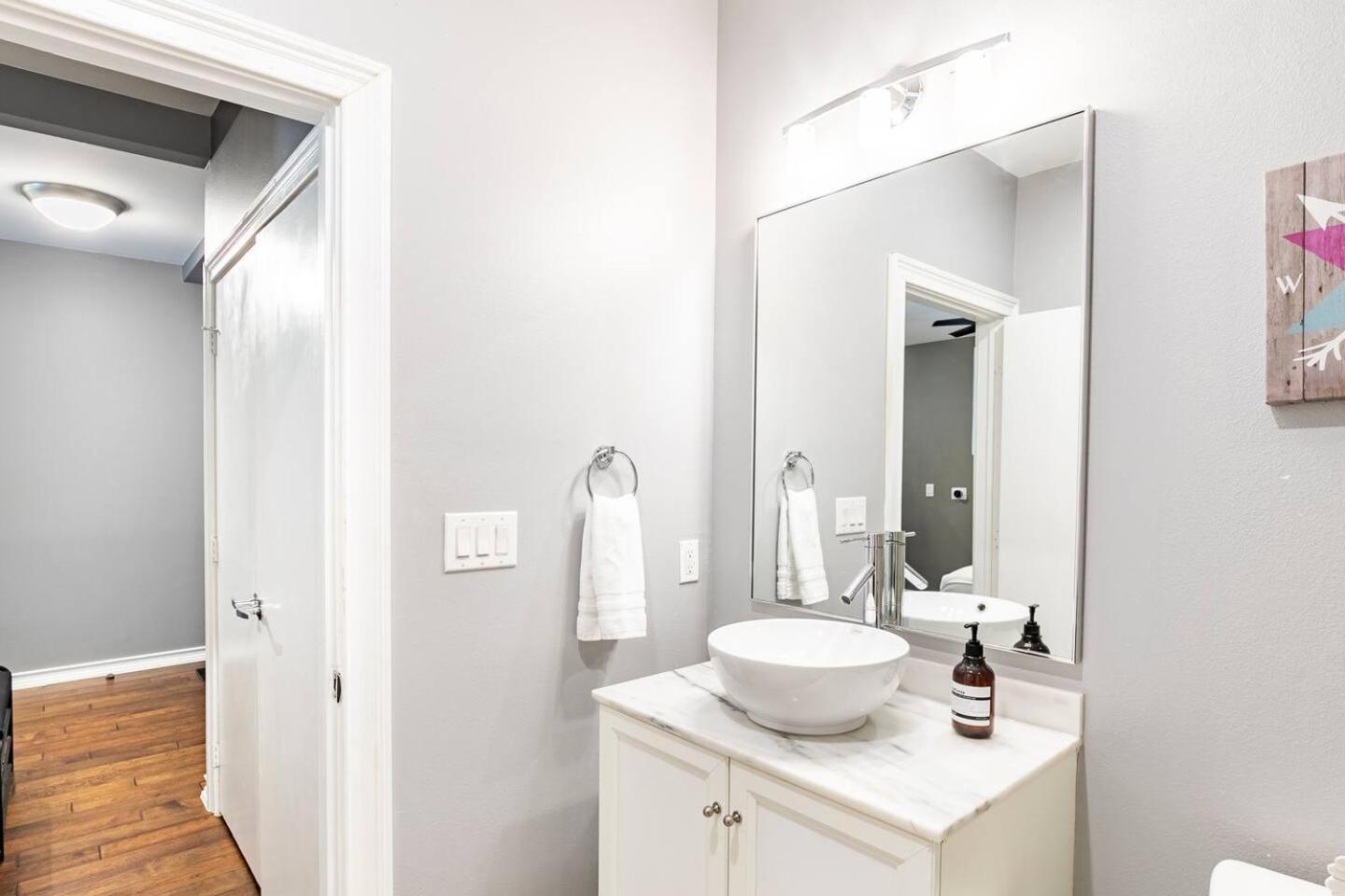 2 Bedroom Oak Lawn Wfh Setups Gated Parking * Dallas