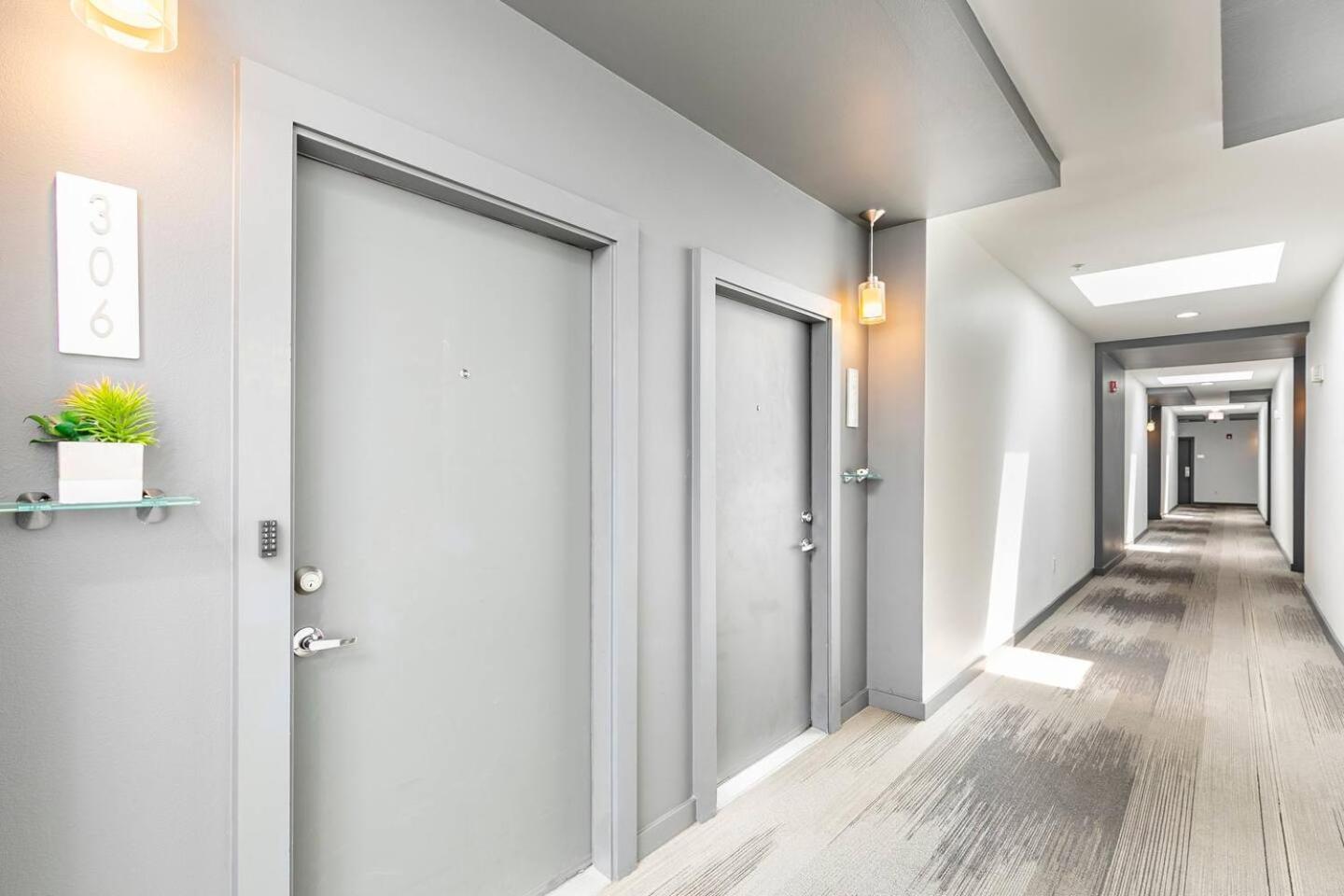 2 Bedroom Oak Lawn Wfh Setups Gated Parking Holiday home *