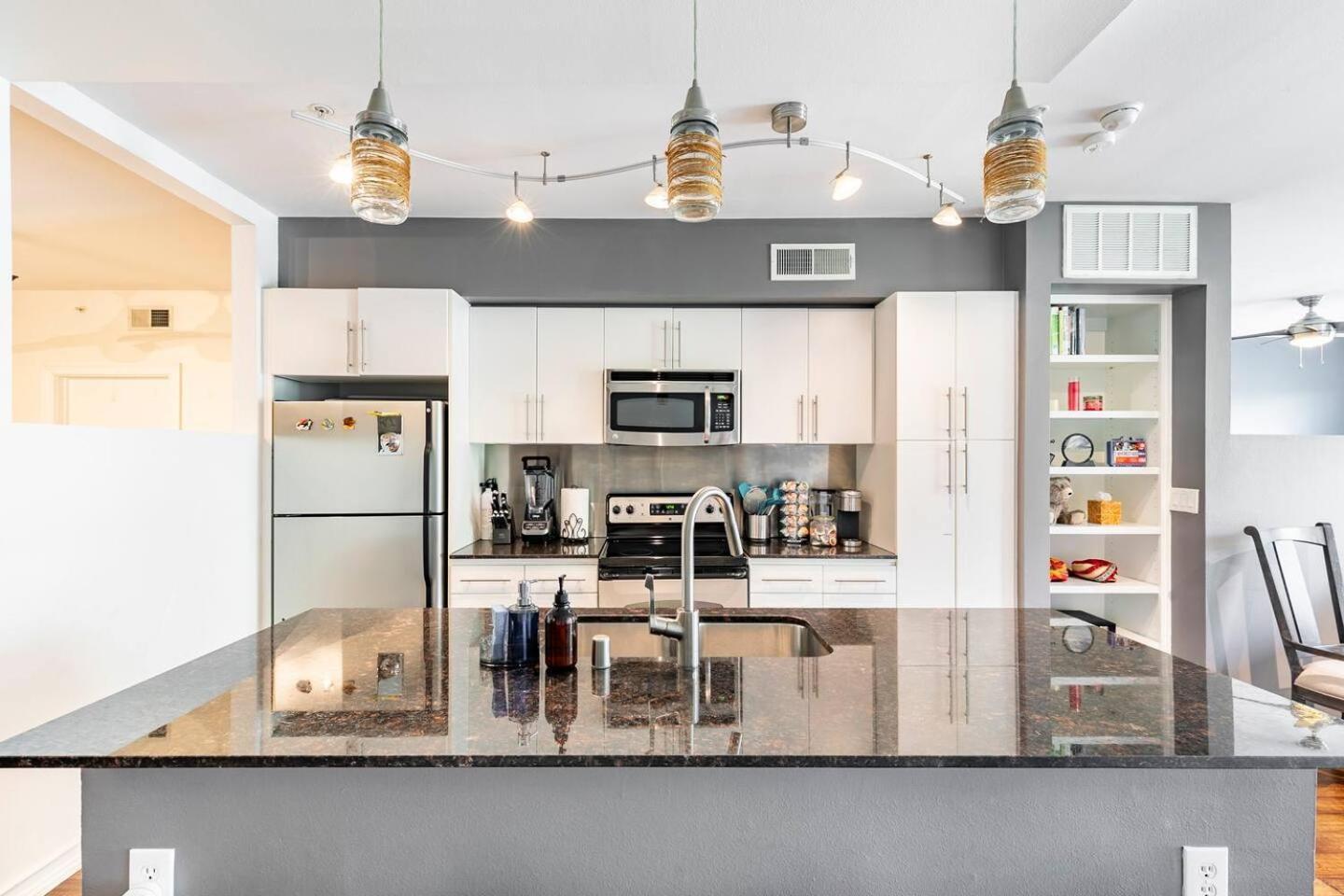 2 Bedroom Oak Lawn Wfh Setups Gated Parking * Dallas