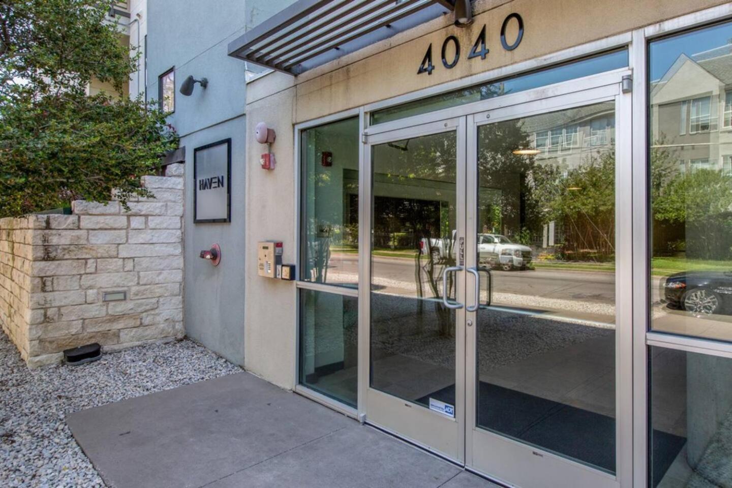 Holiday home 2 Bedroom Oak Lawn Wfh Setups Gated Parking
