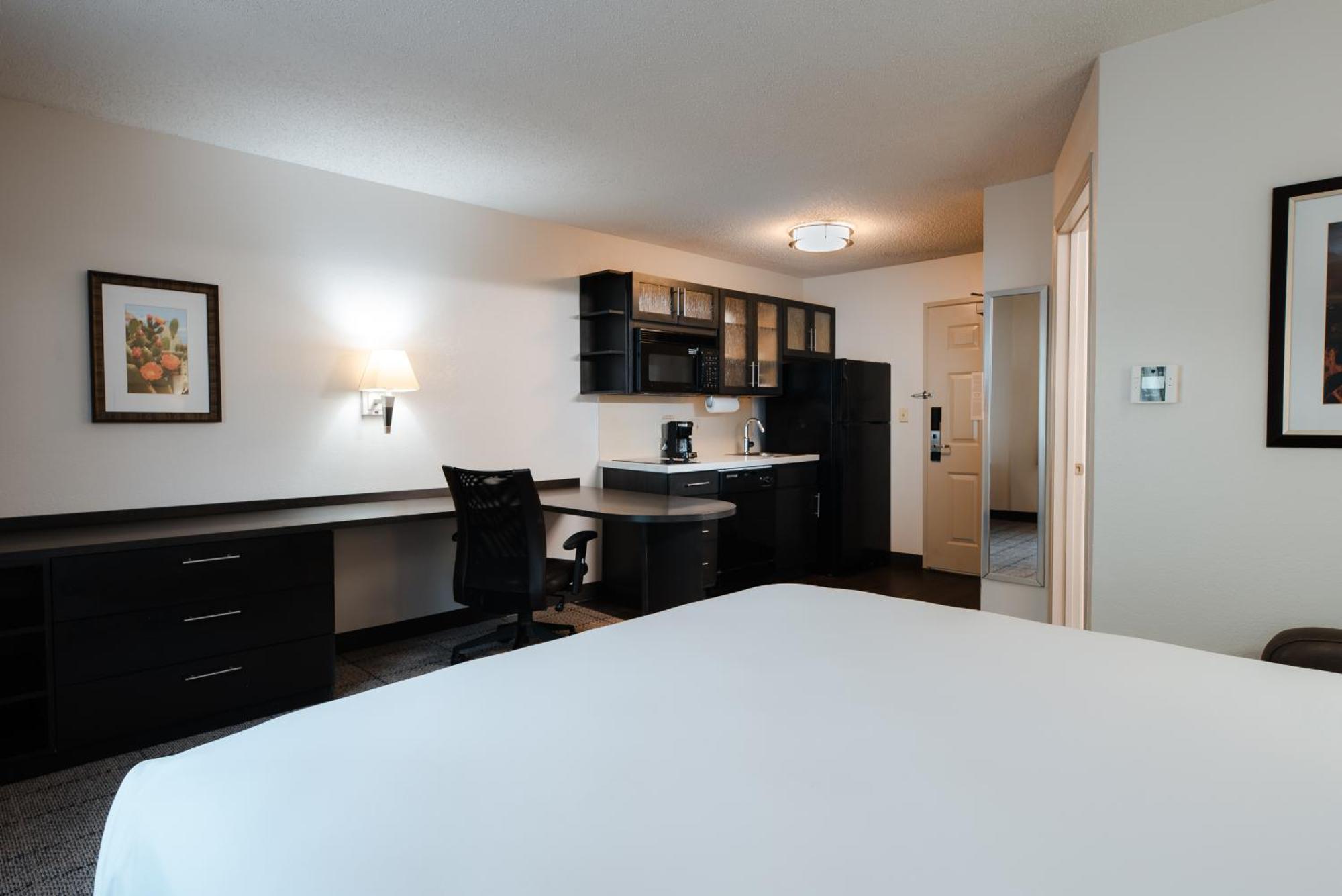 Sonesta Simply Richardson Hotel