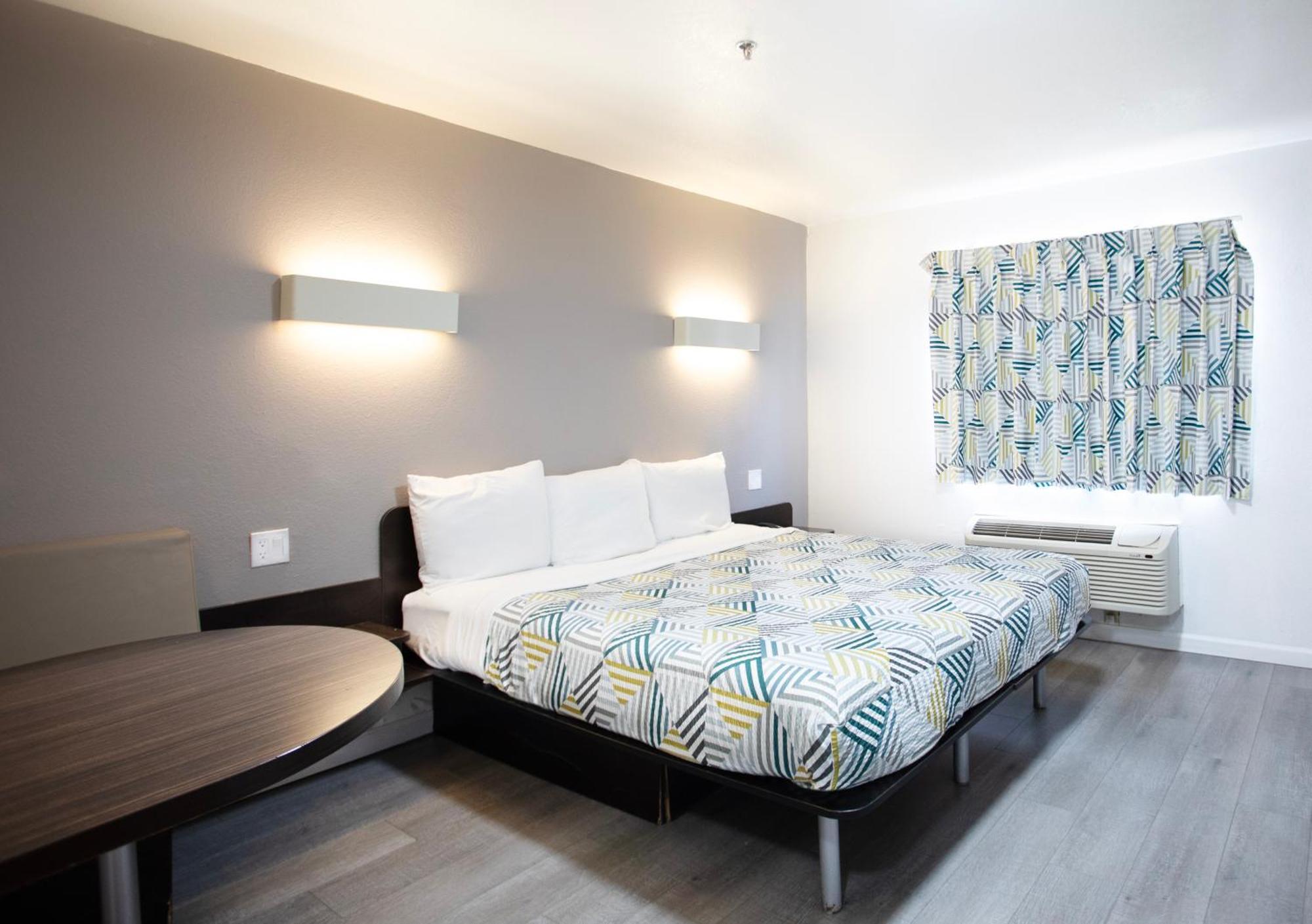 Hotel 6 - Fair Park 4*