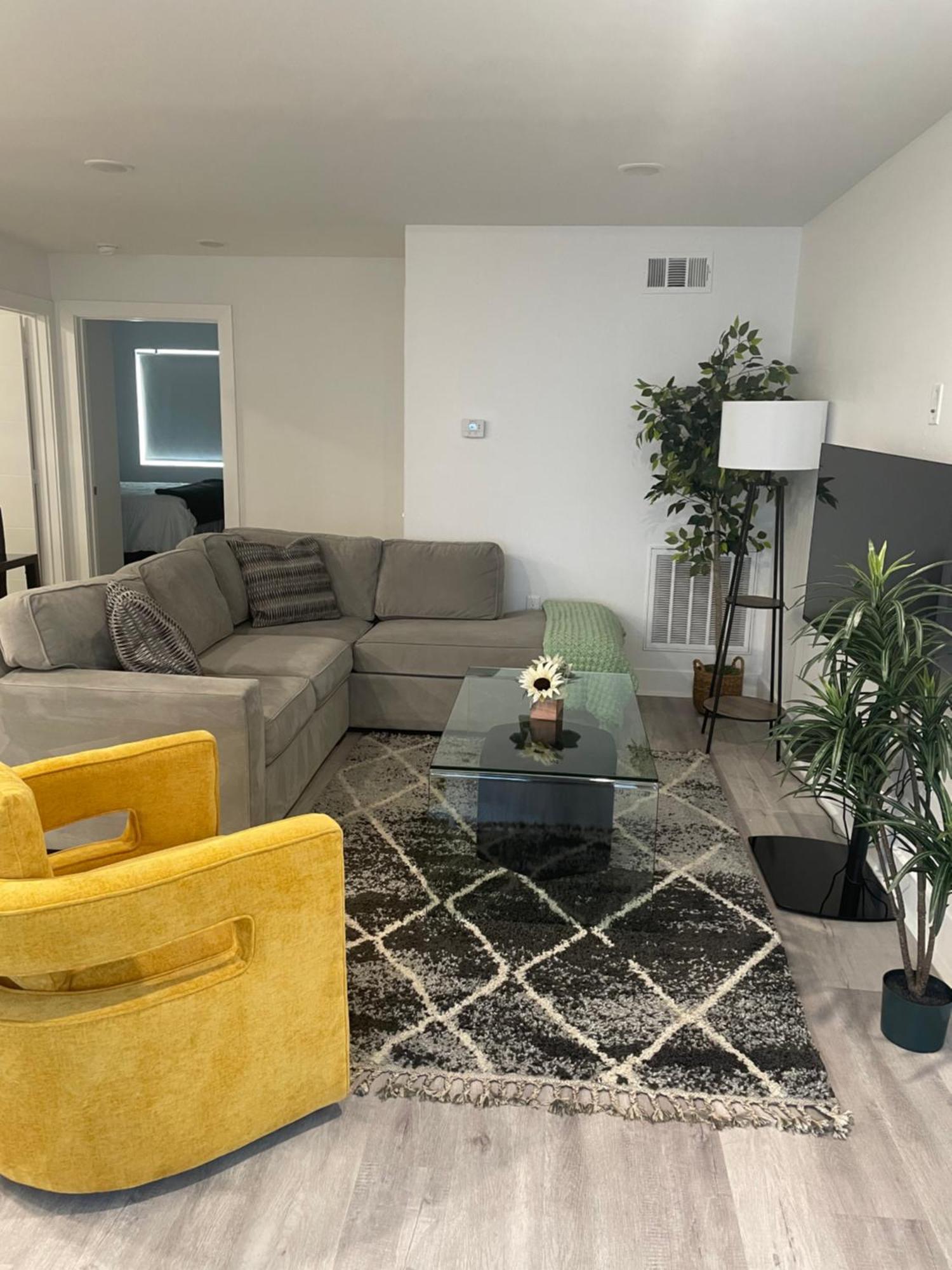 C&c Lofty East Apartment