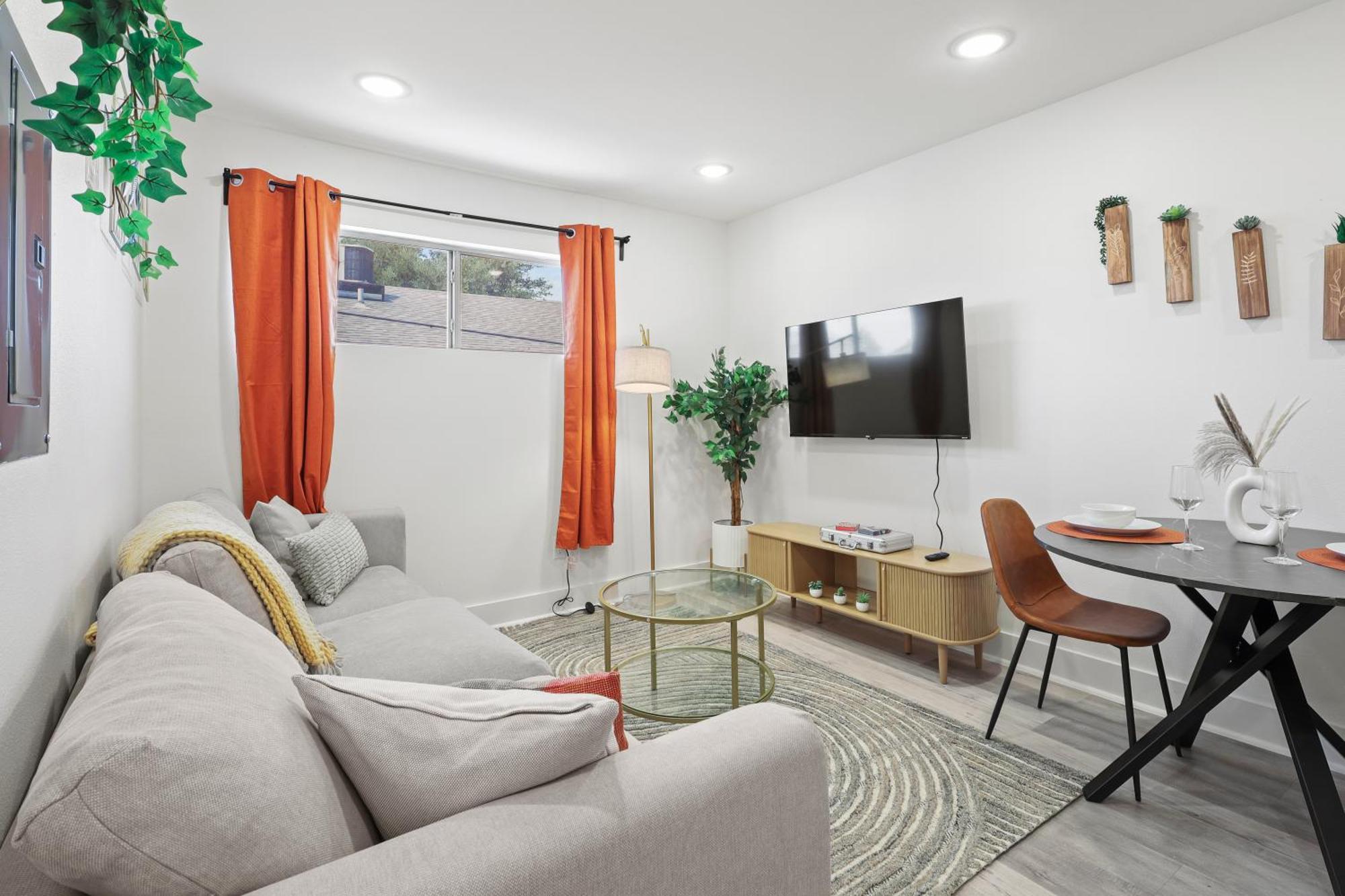 1bed 1 Bath, King Bed, Free Parking, Dt Dallas, Aac, Deep Ellum Dallas