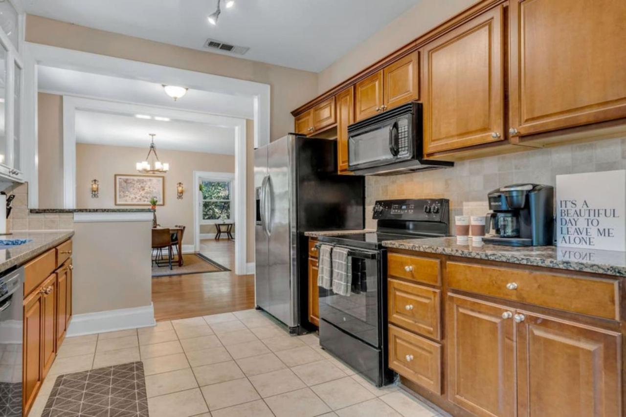 New The Wycliff House. Oak Lawn Walkers Paradise Holiday home