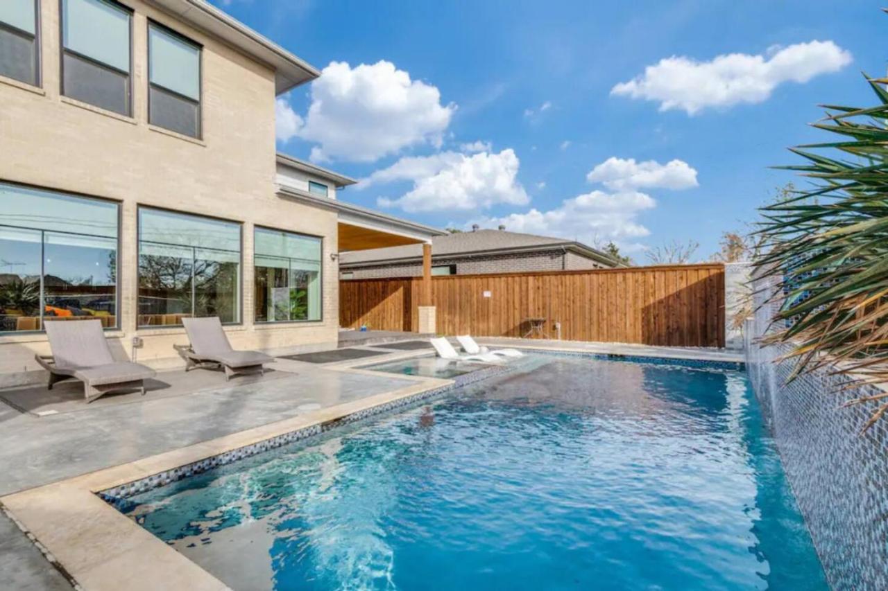 Holiday home New. The Sunset Villa. Centrally Located. Pool. Game Room.