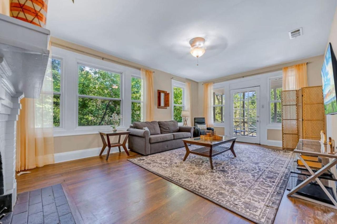 New The Wycliff House. Oak Lawn Walkers Paradise Holiday home