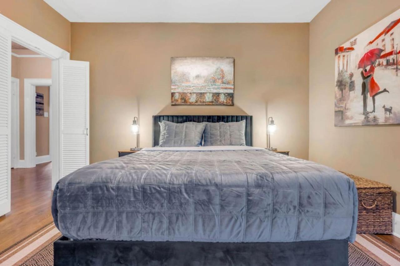 New The Wycliff House. Oak Lawn Walkers Paradise Holiday home *