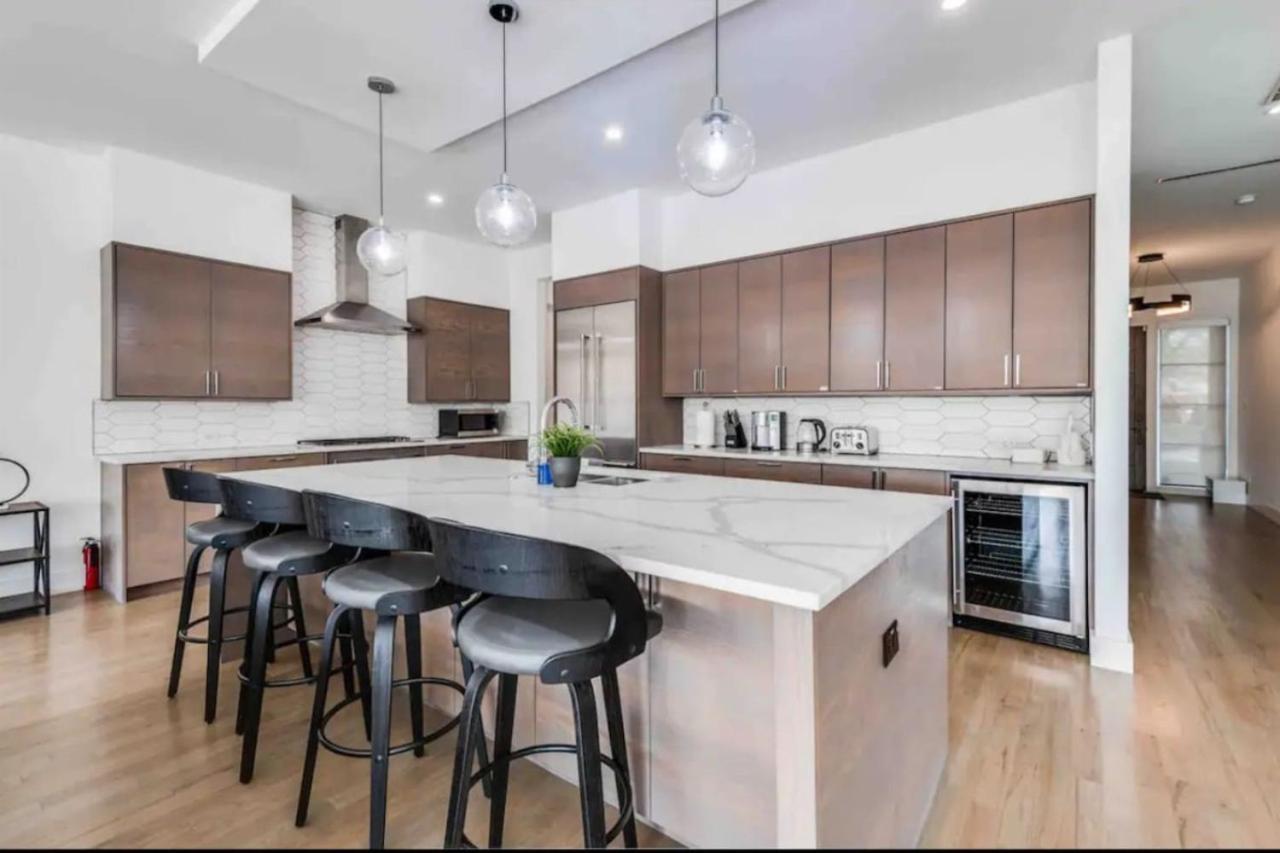 Holiday home New. The Sunset Villa. Centrally Located. Pool. Game Room. Dallas