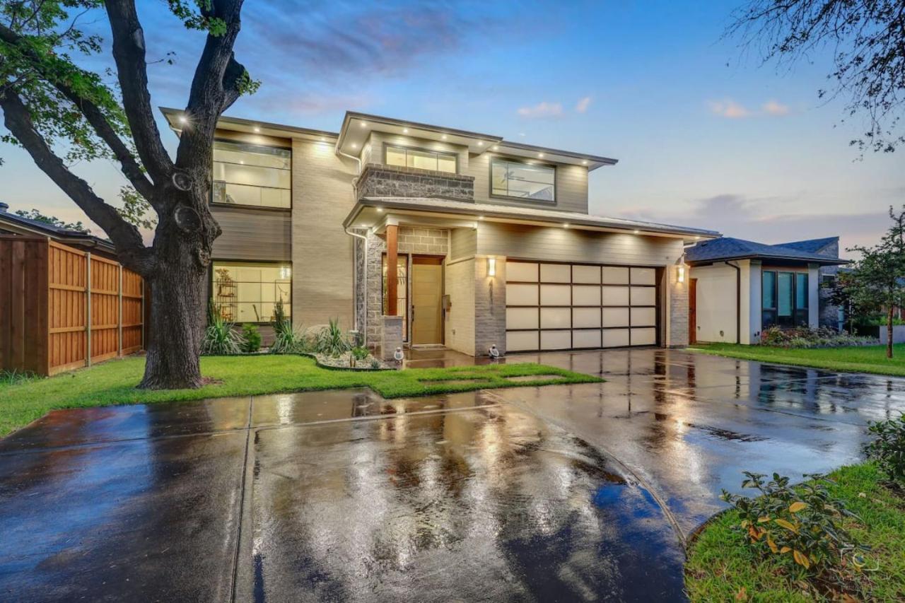 New. The Sunset Villa. Centrally Located. Pool. Game Room.