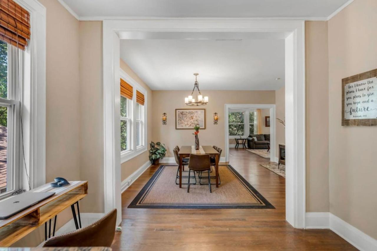 New The Wycliff House. Oak Lawn Walkers Paradise Holiday home
