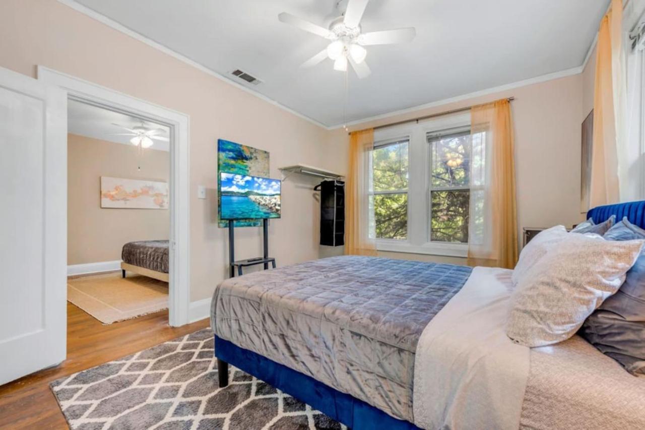 New The Wycliff House. Oak Lawn Walkers Paradise Holiday home