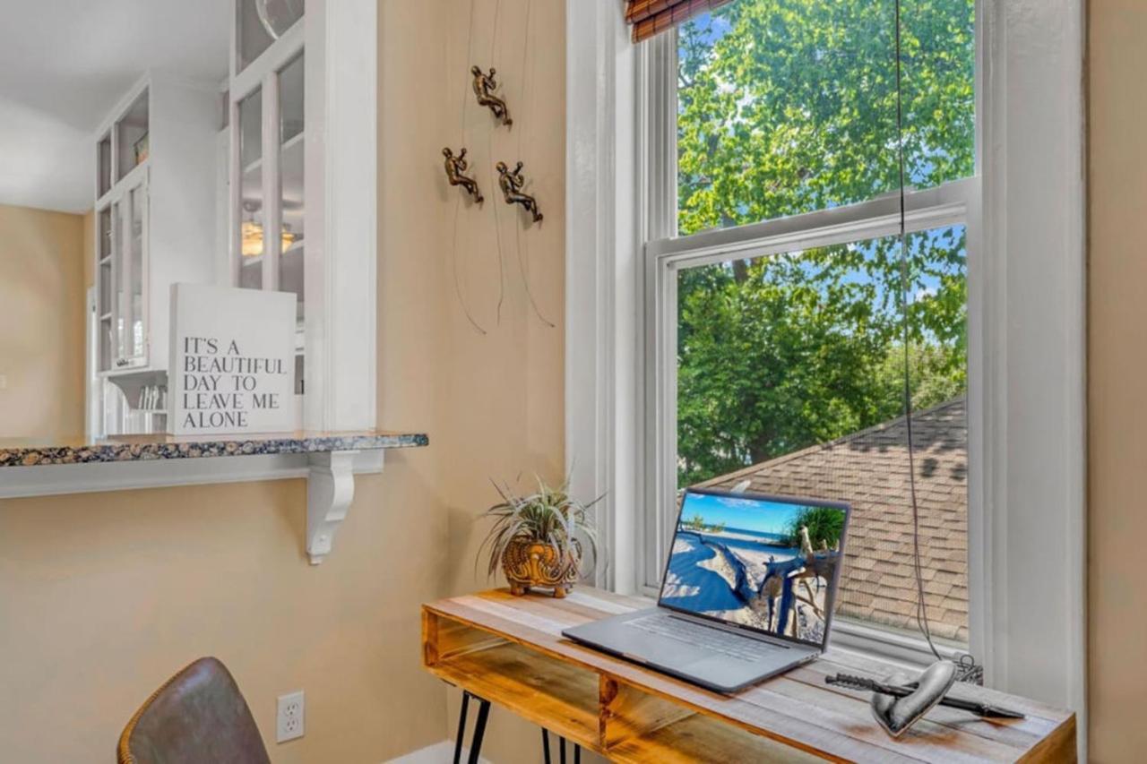 New The Wycliff House. Oak Lawn Walkers Paradise Holiday home *