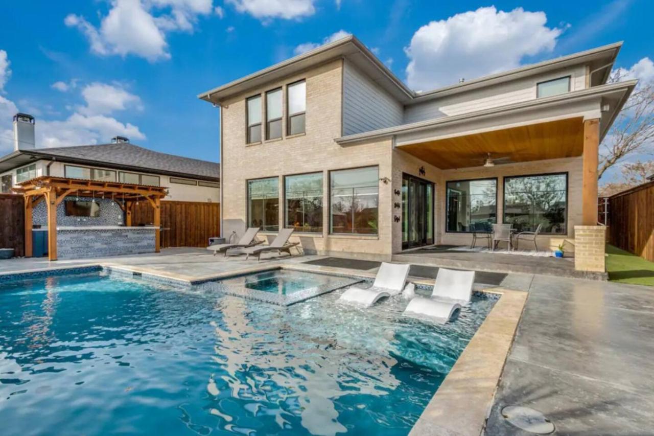 Holiday home New. The Sunset Villa. Centrally Located. Pool. Game Room.