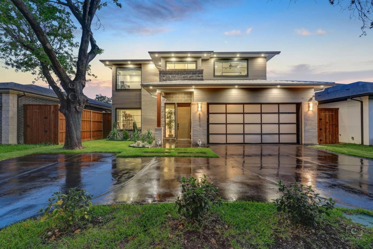 Holiday home New. The Sunset Villa. Centrally Located. Pool. Game Room. Dallas