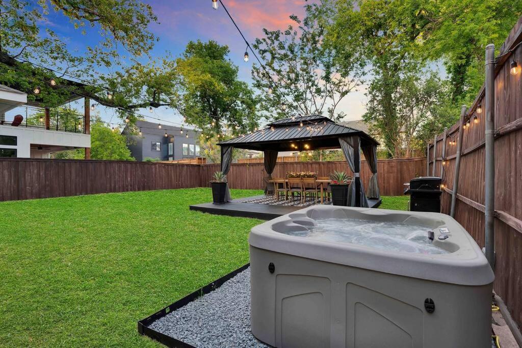 Highland Huge Yard Hot Tub
