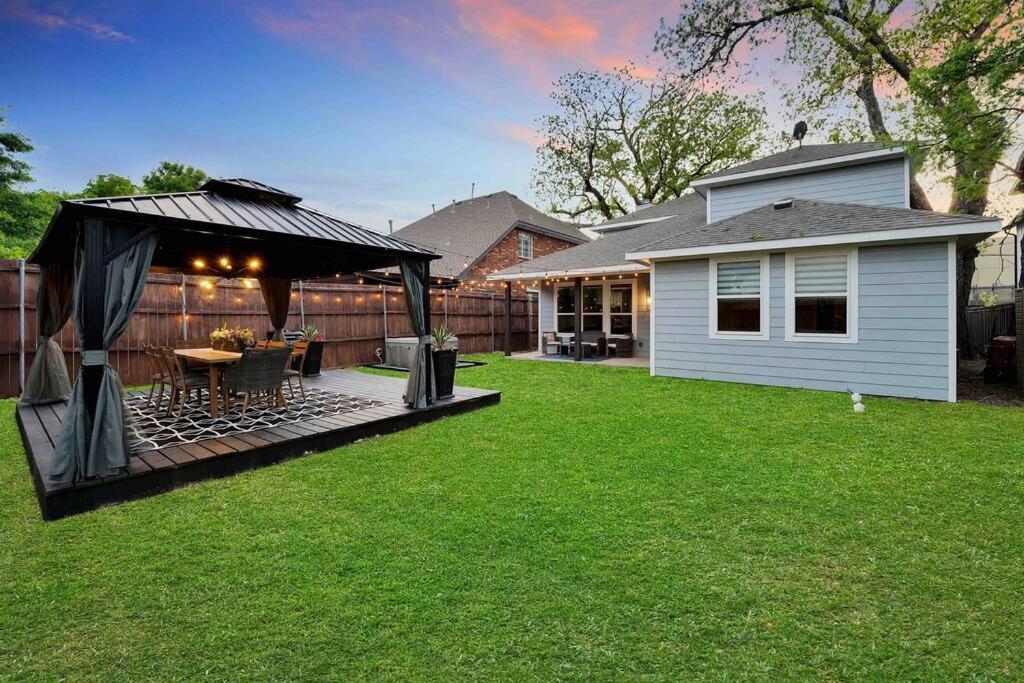 Highland Huge Yard Hot Tub * Dallas