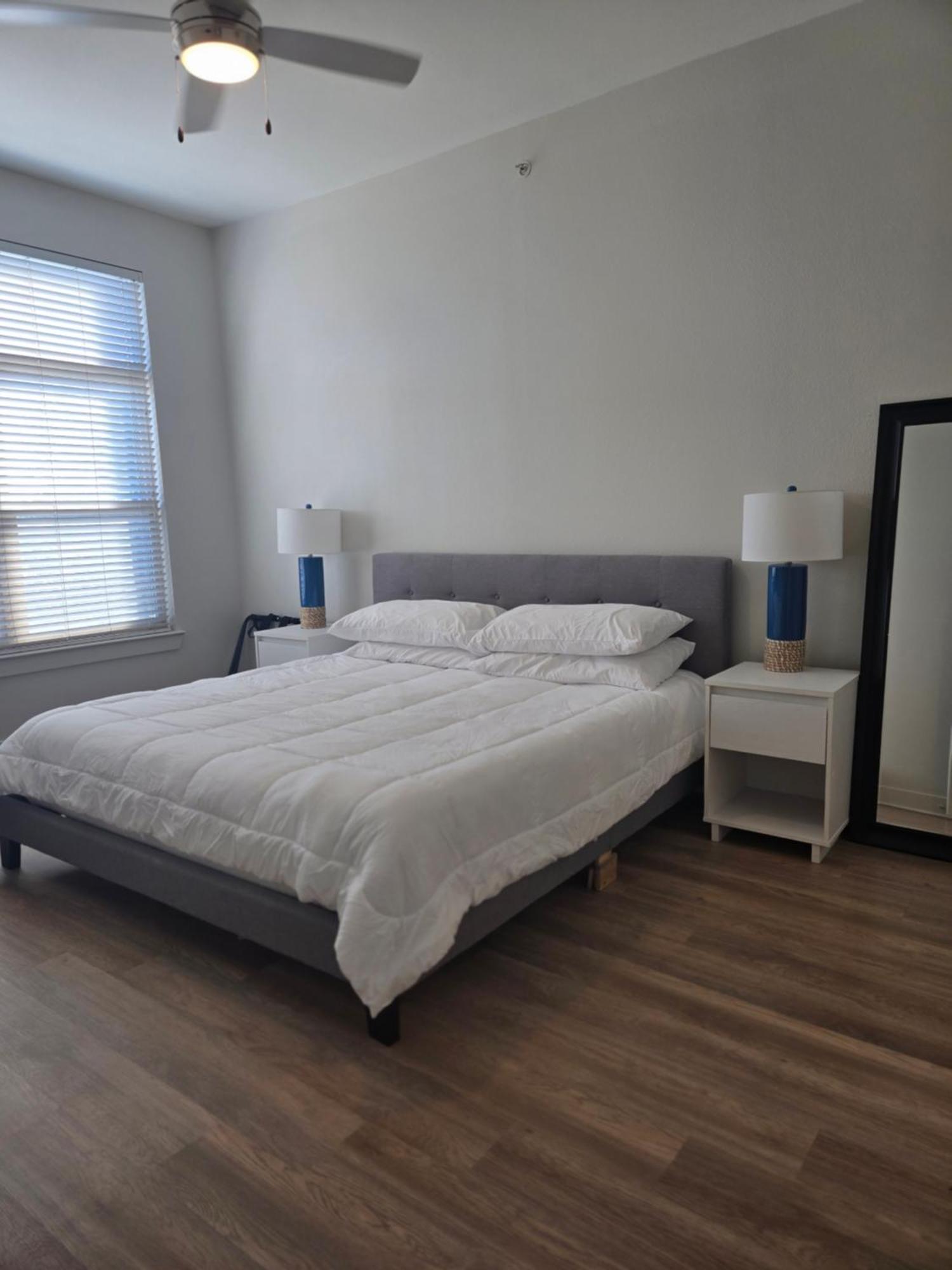 Downtown 2bd Free Parking Apartment