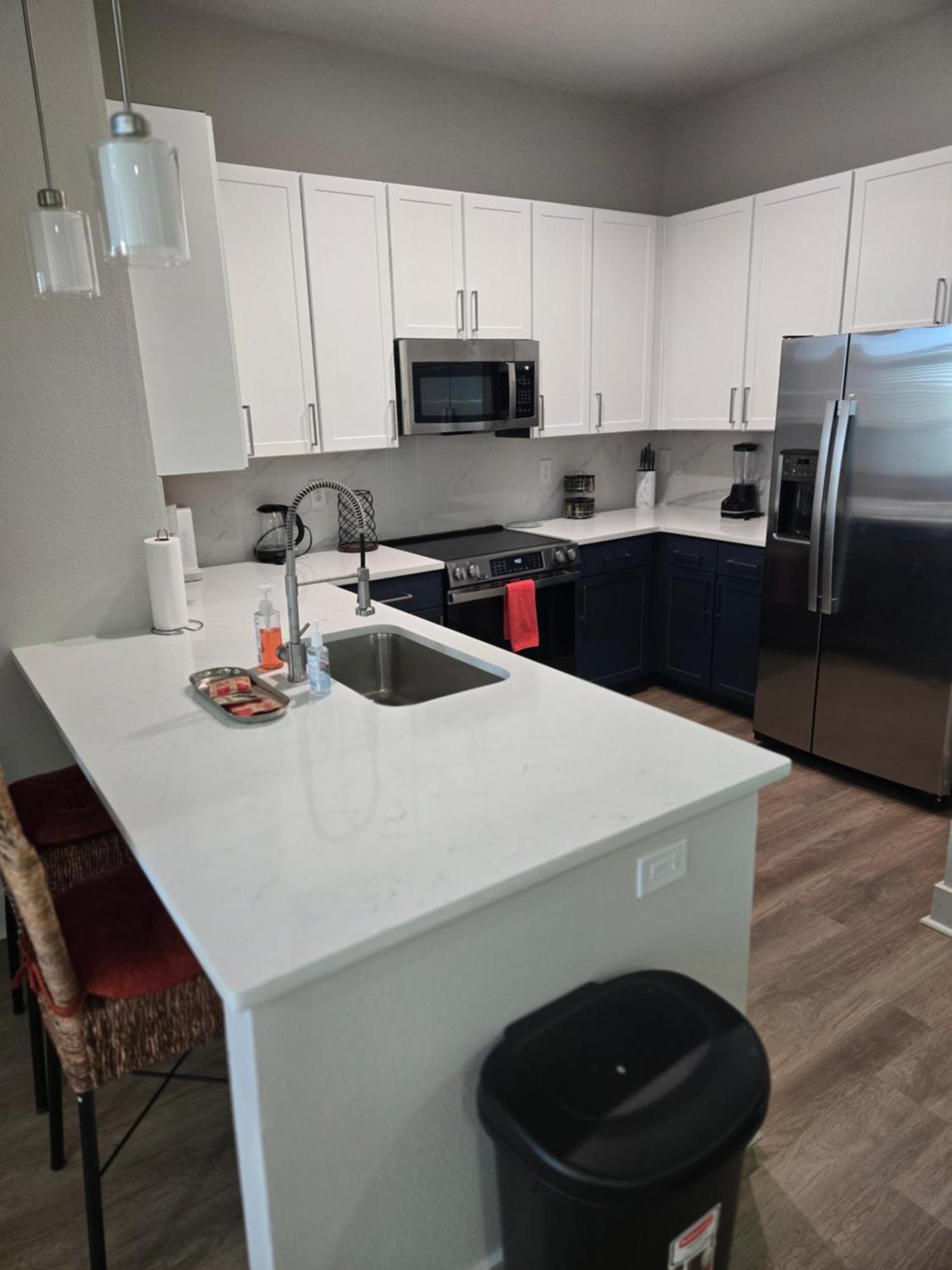 Downtown 2bd Free Parking Apartment
