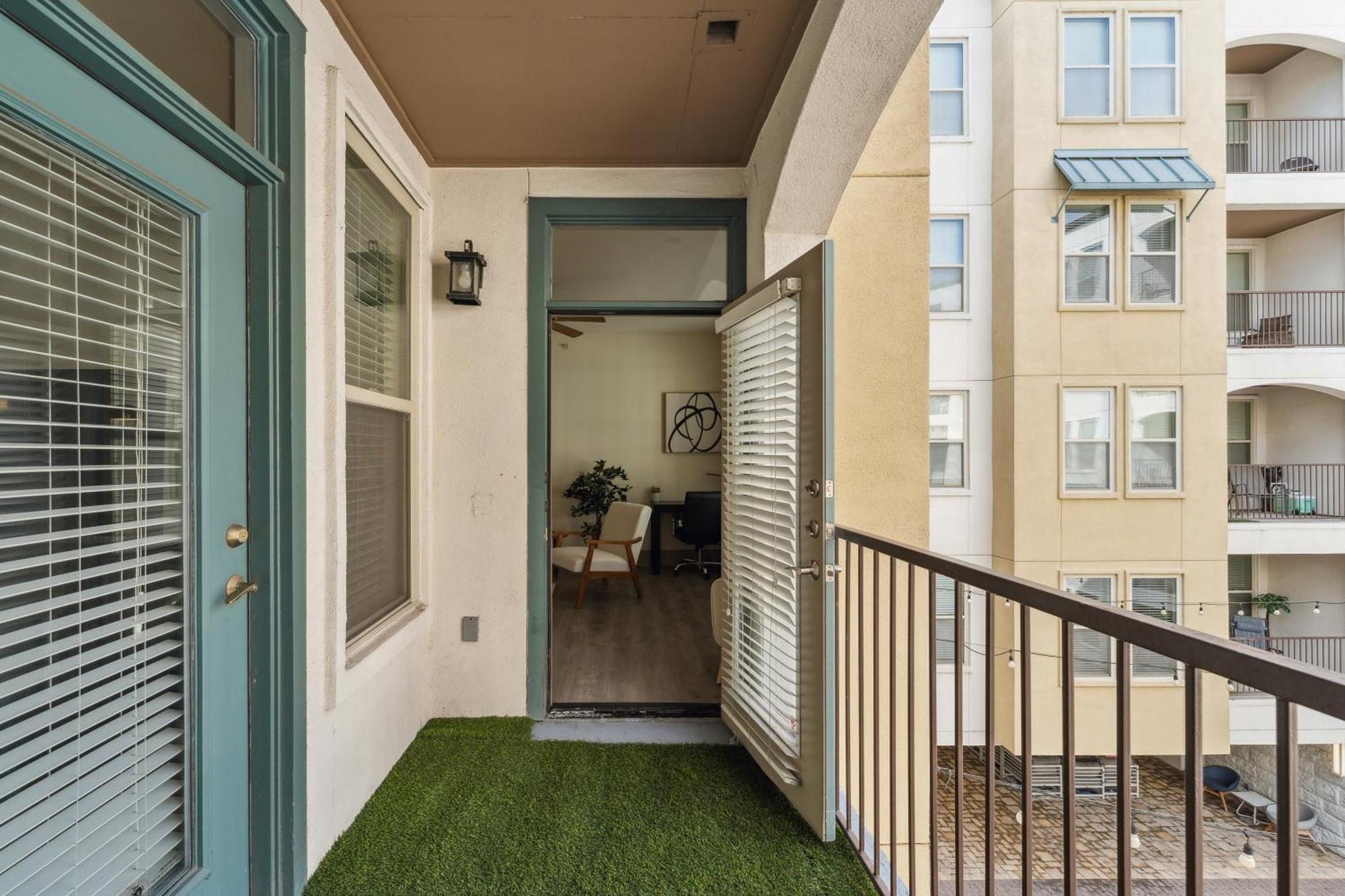 Spacious Uptown Gem Free Parking Pet Friendly