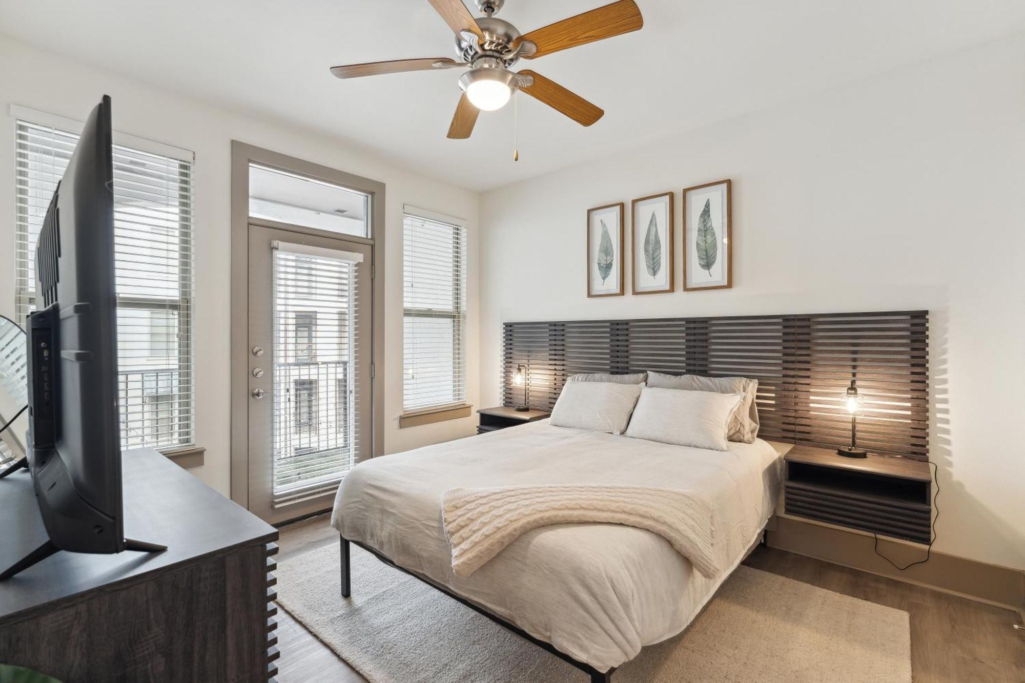 Spacious Uptown Gem Free Parking Pet Friendly