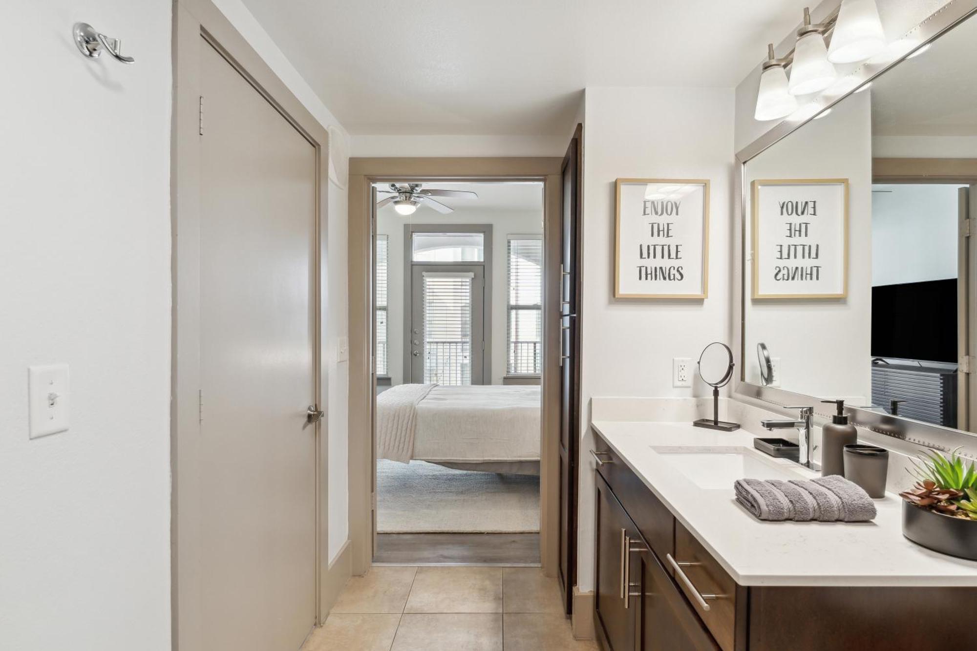 Apartment Spacious Uptown Gem Free Parking Pet Friendly Dallas